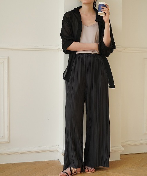 maison de LATIR(メゾンドラティール)の「春夏に向けてサラッと冷感で快適に美脚魅せ。ウエストゴムでラフに履けるのに上品プリーツワイドパンツ(その他パンツ・レディース・ライトグレー/ブラック/ネイビー/ベージュ/ピンク/ダークグレー/グリーン/ブルー・M/L/XL)」の16枚目の写真