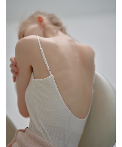 UNDERSON UNDERSON(アンダーソン アンダーソン)の「バックオープンリブキャミソール(キャミソール・レディース・オレンジ/ブラック/チャコールグレー/オフホワイト・1/2)」の8枚目の写真