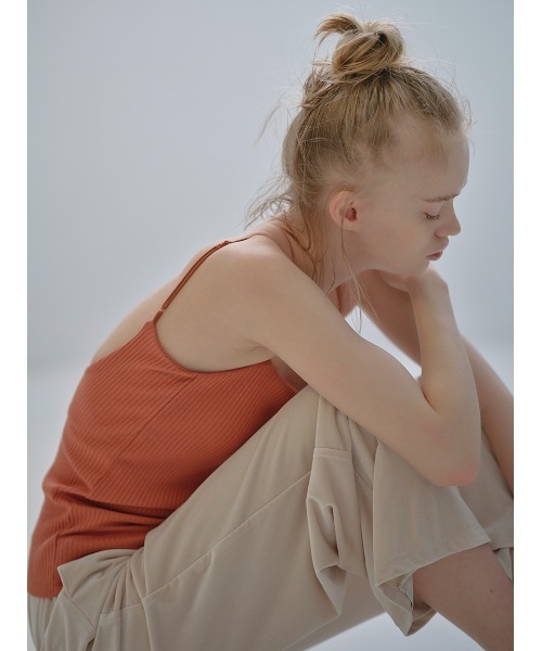 UNDERSON UNDERSON(アンダーソン アンダーソン)の「バックオープンリブキャミソール(キャミソール・レディース・オレンジ/ブラック/チャコールグレー/オフホワイト・1/2)」の12枚目の写真