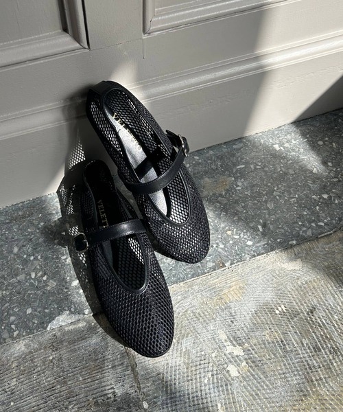 VELETTO（ベレット）の「『別注』VELETTO×DOORS　メッシュストラップシューズ（バレエシューズ・レディース・ブラック/ブラウン・36/37/38）」の2枚目の写真