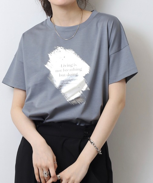 BRODIAEA(ブローディア)の「BRODIAEA 箔プリント 半袖Tシャツ カットソープルオーバー 日本製(Tシャツ/カットソー・レディース・グレー/ピンク/ベージュ/ネイビー/オフホワイト・40)」の3枚目の写真