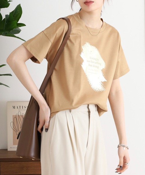 BRODIAEA(ブローディア)の「BRODIAEA 箔プリント 半袖Tシャツ カットソープルオーバー 日本製(Tシャツ/カットソー・レディース・グレー/ピンク/ベージュ/ネイビー/オフホワイト・40)」の11枚目の写真