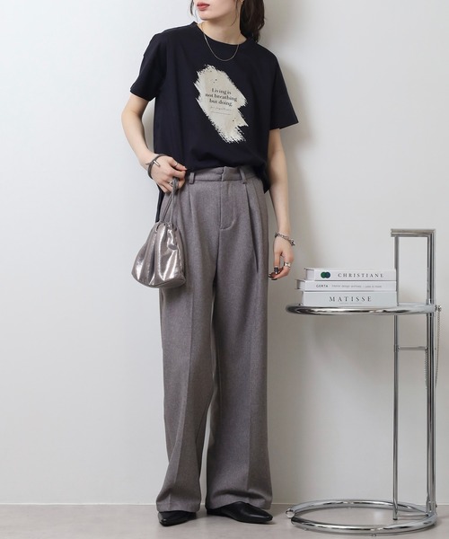 BRODIAEA(ブローディア)の「BRODIAEA 箔プリント 半袖Tシャツ カットソープルオーバー 日本製(Tシャツ/カットソー・レディース・グレー/ピンク/ベージュ/ネイビー/オフホワイト・40)」の17枚目の写真