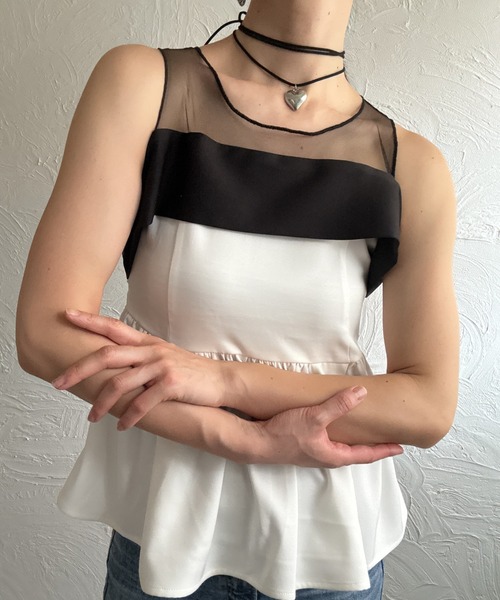 deux amour(ドゥーザムール)の「胸元チュール配色トップス(Tシャツ/カットソー・レディース・ブラック/ホワイト・FREE)」の2枚目の写真