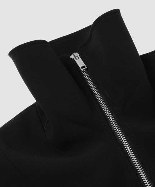 GANNI（ガニー）の「Bonded Crepe Curve Sleeve Jacket（その他アウター・レディース・ブラック・36/34）」の3枚目の写真