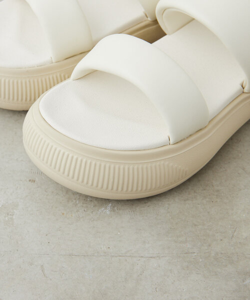 ear PAPILLONNER(イアパピヨネ)の「《WEB限定/サイズ展開23、24、25cm/厚底》【PUMA(プーマ)】ウィメンズ マユ パフィー サンダル/MAYU PUFFY SANDALS(サンダル・レディース・ホワイト/ブラック・23cm/24cm/25cm)」の11枚目の写真