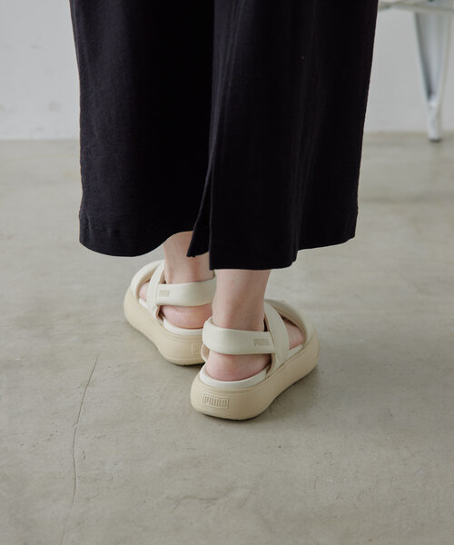 ear PAPILLONNER(イアパピヨネ)の「《WEB限定/サイズ展開23、24、25cm/厚底》【PUMA(プーマ)】ウィメンズ マユ パフィー サンダル/MAYU PUFFY SANDALS(サンダル・レディース・ホワイト/ブラック・23cm/24cm/25cm)」の17枚目の写真