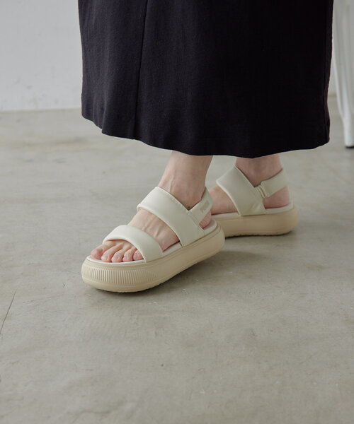 ear PAPILLONNER(イアパピヨネ)の「《WEB限定/サイズ展開23、24、25cm/厚底》【PUMA(プーマ)】ウィメンズ マユ パフィー サンダル/MAYU PUFFY SANDALS(サンダル・レディース・ホワイト/ブラック・23cm/24cm/25cm)」の5枚目の写真