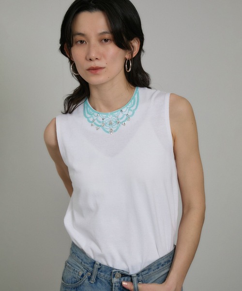 SALON adam et rope'(サロン アダム エ ロペ)の「ビジューエンブロイダリーノースリーブTシャツ(Tシャツ/カットソー・レディース・チャコールグレー/オフホワイト・FREE)」の16枚目の写真