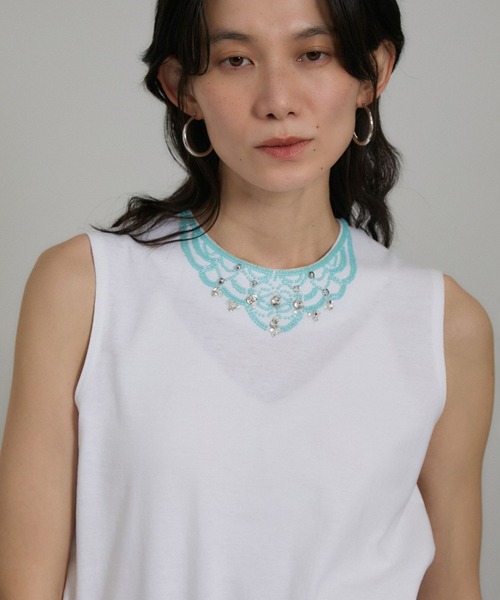 SALON adam et rope'(サロン アダム エ ロペ)の「ビジューエンブロイダリーノースリーブTシャツ(Tシャツ/カットソー・レディース・チャコールグレー/オフホワイト・FREE)」の5枚目の写真