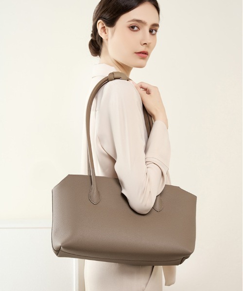 NiiNa(ニーナ)の「【 NiiNa / ニーナ 】高品質牛革 2way ロングショルダー 本革スクエアボストンバッグ(ボストンバッグ・レディース・ブラック/グレイッシュベージュ・FREE)」の16枚目の写真