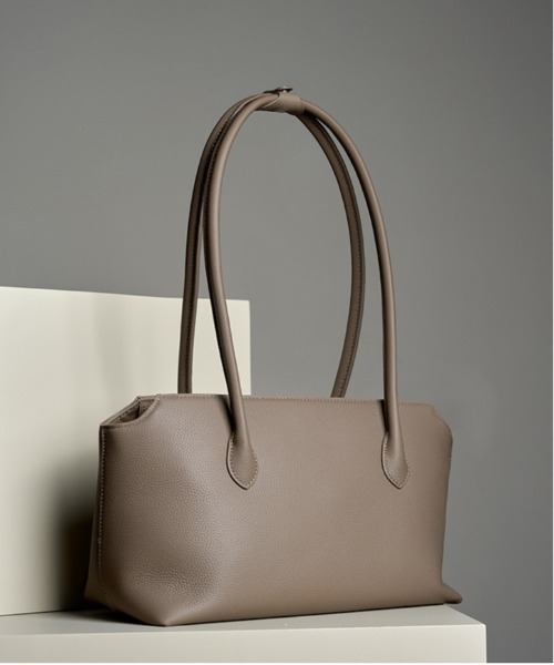 NiiNa(ニーナ)の「【 NiiNa / ニーナ 】高品質牛革 2way ロングショルダー 本革スクエアボストンバッグ(ボストンバッグ・レディース・ブラック/グレイッシュベージュ・FREE)」の18枚目の写真
