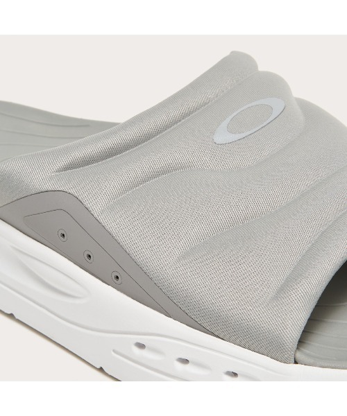 OAKLEY(オークリー)の「OAKLEY Studio Slide(オークリー スタジオ スライド)(サンダル・メンズ・ブルー系/グレー系・25cm/26cm/27cm/28cm/29cm)」の7枚目の写真