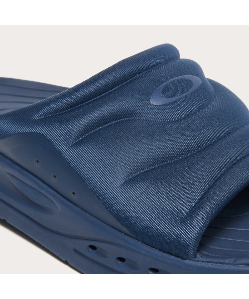 OAKLEY(オークリー)の「OAKLEY Studio Slide(オークリー スタジオ スライド)(サンダル・メンズ・ブルー系/グレー系・25cm/26cm/27cm/28cm/29cm)」の12枚目の写真