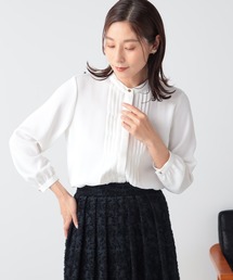 オフィススタイルにおすすめ　タックプリーツブラウス