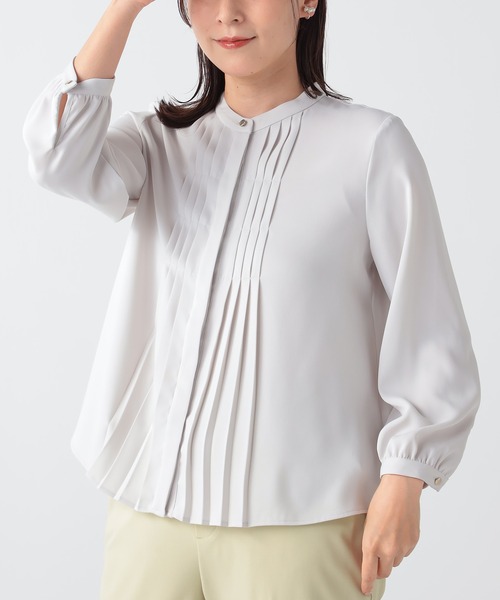 GALLORIA（ギャローリア）の「オフィススタイルにおすすめ　タックプリーツブラウス（シャツ/ブラウス・レディース・ライトベージュ/ホワイト/ライトグレー・LL/S/M/L）」の2枚目の写真