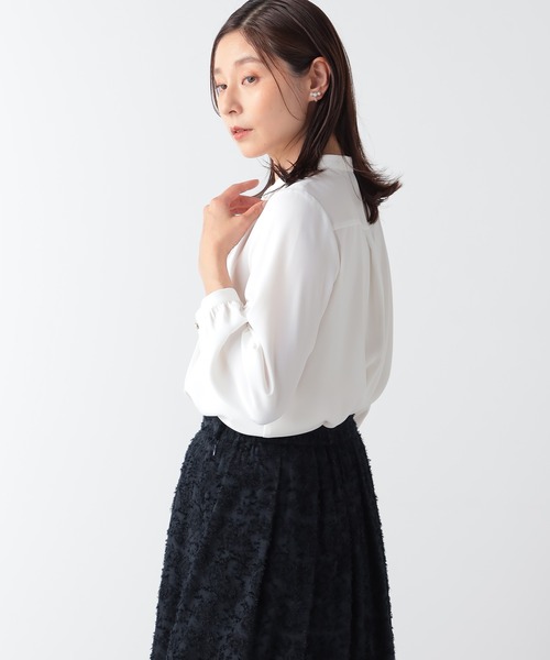 GALLORIA（ギャローリア）の「オフィススタイルにおすすめ　タックプリーツブラウス（シャツ/ブラウス・レディース・ライトベージュ/ホワイト/ライトグレー・LL/S/M/L）」の5枚目の写真