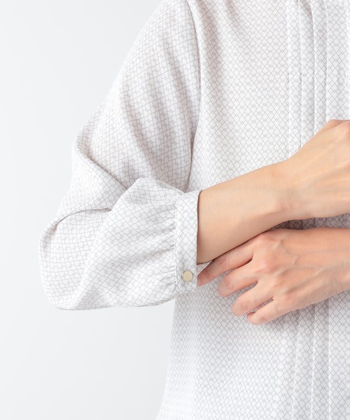 GALLORIA（ギャローリア）の「オフィススタイルにおすすめ　タックプリーツブラウス（シャツ/ブラウス・レディース・ライトベージュ/ホワイト/ライトグレー・LL/S/M/L）」の10枚目の写真