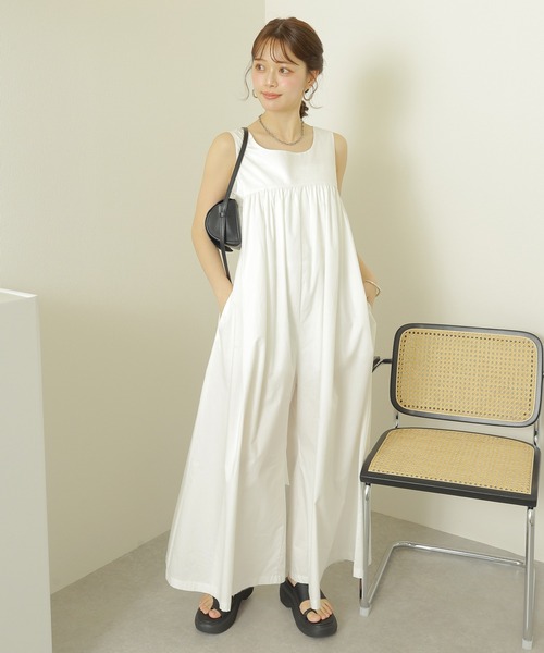 LAULEN(ローレン)の「square neck wide salopette /ギャザースクエアネックワイドサロペット(サロペット/オーバーオール・レディース・ブラック/ホワイト・FREE)」の3枚目の写真