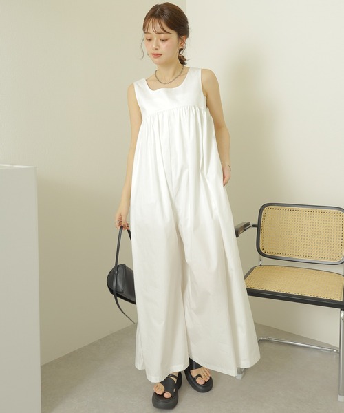 LAULEN(ローレン)の「square neck wide salopette /ギャザースクエアネックワイドサロペット(サロペット/オーバーオール・レディース・ブラック/ホワイト・FREE)」の5枚目の写真