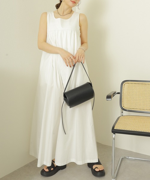 LAULEN(ローレン)の「square neck wide salopette /ギャザースクエアネックワイドサロペット(サロペット/オーバーオール・レディース・ブラック/ホワイト・FREE)」の6枚目の写真