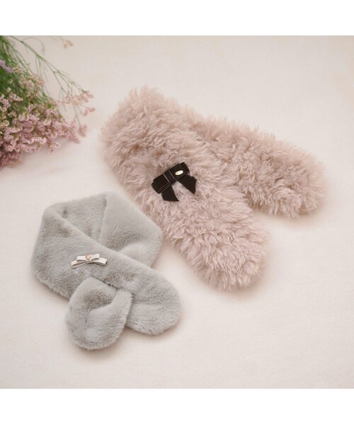 TOCCA(トッカ)の「BOW RIBBON FURTIPPET ティペット(マフラー・レディース・ベージュ系/ライトグレー系・F)」の6枚目の写真