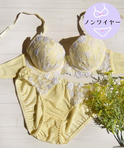 イエロー