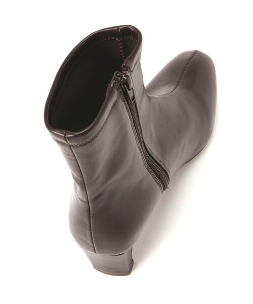 NATURAL BEAUTY BASIC（ナチュラルビューティーベーシック）の「◇【Oggi掲載】ストレッチショートブーツ（ブーツ・レディース・ブラウン/ダークブラウン/ブラック・22.5cm/23.5cm/24.0cm/24.5cm）」の7枚目の写真