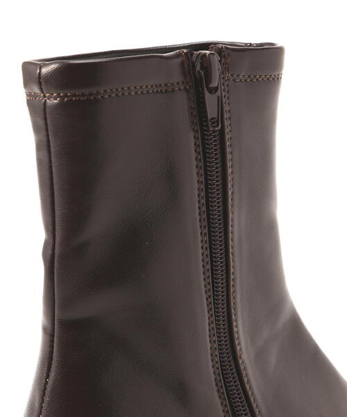 NATURAL BEAUTY BASIC（ナチュラルビューティーベーシック）の「◇【Oggi掲載】ストレッチショートブーツ（ブーツ・レディース・ブラウン/ダークブラウン/ブラック・22.5cm/23.5cm/24.0cm/24.5cm）」の10枚目の写真