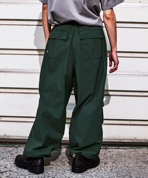 GORDON MILLER(ゴードンミラー)の「GORDON MILLER ライト テック パラシュート パンツ(その他パンツ・メンズ・ネイビー/グリーン・1/2/0)」の4枚目の写真