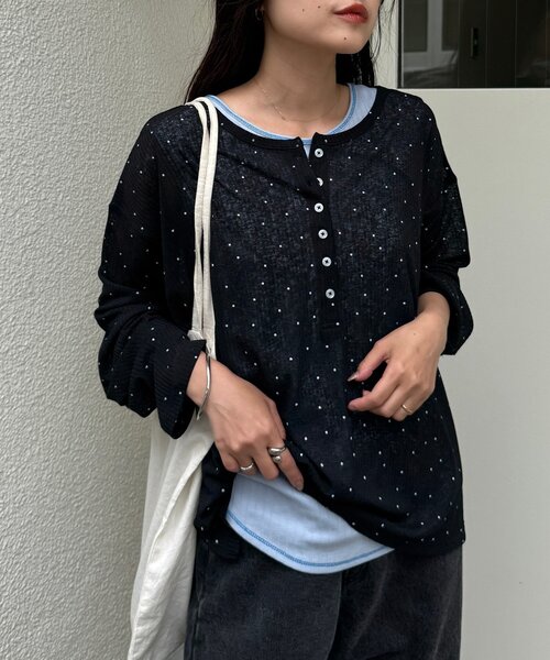 CIAOPANIC TYPY（チャオパニックティピー）の「【一枚でもレイヤードしても◎】2WAYシアーヘンリーネックTEE（Tシャツ/カットソー・レディース・グレー/オレンジ/サックスブルー/ホワイト/ブラック/アイボリー/ブルー/ブラウン/ピンク/バーガンディー/グレー系その他/ベビーピンク/ブルー系その他/ミント/ライトグレー/モカ/ブラック系その他/オフホワイト・ONE SIZE）」の5枚目の写真
