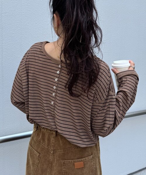 CIAOPANIC TYPY（チャオパニックティピー）の「【新色追加】2WAYシアーヘンリーネックTEE（Tシャツ/カットソー・レディース・グレー/オレンジ/サックスブルー/ホワイト/ブラック/アイボリー/ブルー/ブラウン/ピンク/バーガンディー/グレー系その他/ベビーピンク/ブルー系その他/ミント・ONE SIZE）」の16枚目の写真