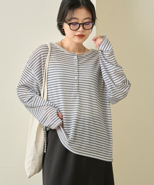 CIAOPANIC TYPY（チャオパニックティピー）の「【新色追加】2WAYシアーヘンリーネックTEE（Tシャツ/カットソー・レディース・グレー/オレンジ/サックスブルー/ホワイト/ブラック/アイボリー/ブルー/ブラウン/ピンク/バーガンディー/グレー系その他/ベビーピンク/ブルー系その他/ミント・ONE SIZE）」の6枚目の写真