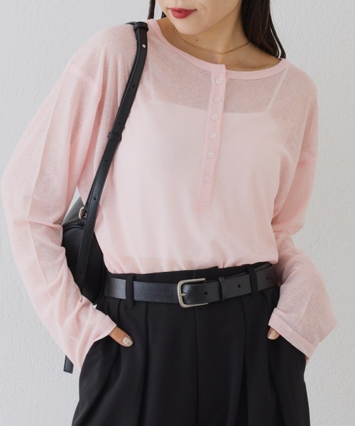 CIAOPANIC TYPY（チャオパニックティピー）の「【新色追加】2WAYシアーヘンリーネックTEE（Tシャツ/カットソー・レディース・グレー/オレンジ/サックスブルー/ホワイト/ブラック/アイボリー/ブルー/ブラウン/ピンク/バーガンディー/グレー系その他/ベビーピンク/ブルー系その他/ミント・ONE SIZE）」の11枚目の写真