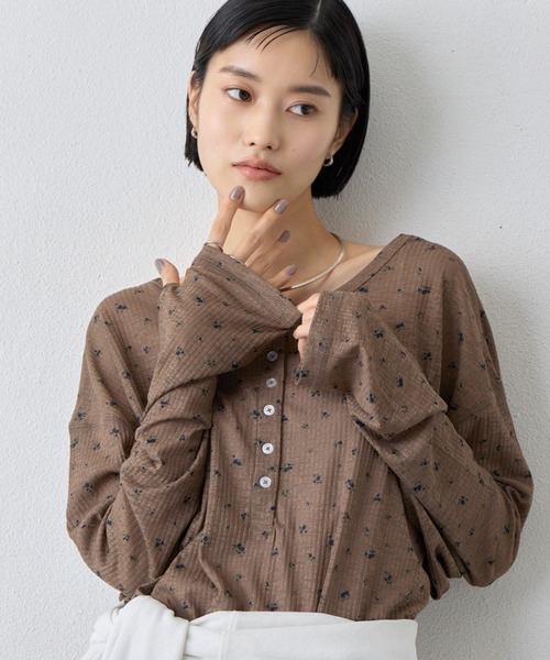 CIAOPANIC TYPY(チャオパニックティピー)の「【一枚でもレイヤードしても◎】2WAYシアーヘンリーネックTEE(Tシャツ/カットソー・レディース・グレー/オレンジ/サックスブルー/ホワイト/ブラック/アイボリー/ブルー/ブラウン/ピンク/バーガンディー/グレー系その他/ベビーピンク/ブルー系その他/ミント/ライトグレー/モカ/ブラック系その他/オフホワイト・ONE SIZE)」の10枚目の写真