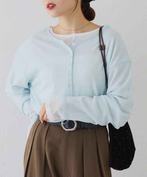 CIAOPANIC TYPY（チャオパニックティピー）の「【新色追加】2WAYシアーヘンリーネックTEE（Tシャツ/カットソー・レディース・グレー/オレンジ/サックスブルー/ホワイト/ブラック/アイボリー/ブルー/ブラウン/ピンク/バーガンディー/グレー系その他/ベビーピンク/ブルー系その他/ミント・ONE SIZE）」の18枚目の写真