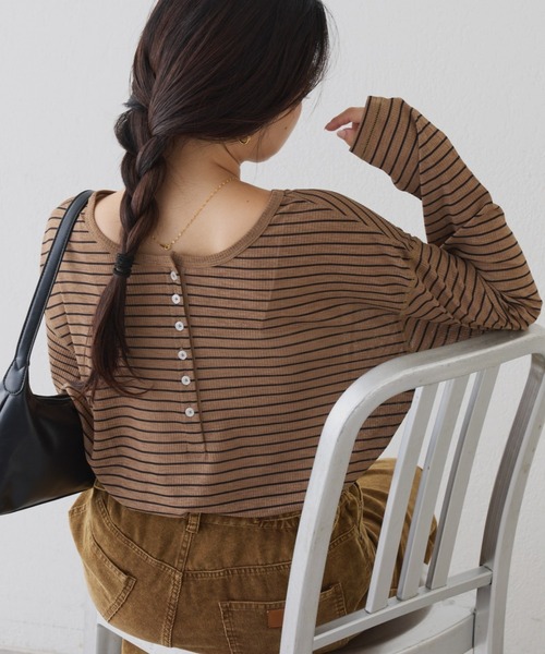 CIAOPANIC TYPY（チャオパニックティピー）の「【新色追加】2WAYシアーヘンリーネックTEE（Tシャツ/カットソー・レディース・グレー/オレンジ/サックスブルー/ホワイト/ブラック/アイボリー/ブルー/ブラウン/ピンク/バーガンディー/グレー系その他/ベビーピンク/ブルー系その他/ミント・ONE SIZE）」の22枚目の写真