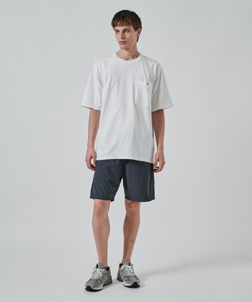WHITE MOUNTAINEERING(ホワイトマウンテニアリング)の「【White Mountaineering】別注 ONE EYELET POCKET TEE(Tシャツ/カットソー・メンズ・ホワイト・2/1)」の2枚目の写真