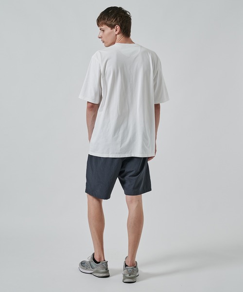 WHITE MOUNTAINEERING(ホワイトマウンテニアリング)の「【White Mountaineering】別注 ONE EYELET POCKET TEE(Tシャツ/カットソー・メンズ・ホワイト・2/1)」の3枚目の写真