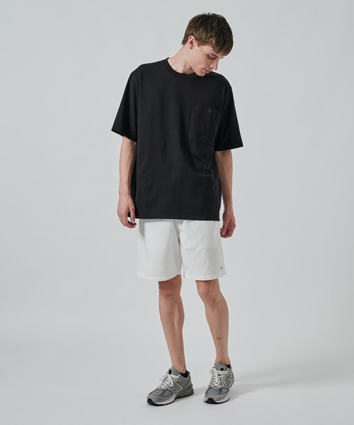 WHITE MOUNTAINEERING(ホワイトマウンテニアリング)の「【White Mountaineering】別注 ONE EYELET POCKET TEE(Tシャツ/カットソー・メンズ・ホワイト/ダークグレー/ブラック・2/1/3)」の13枚目の写真