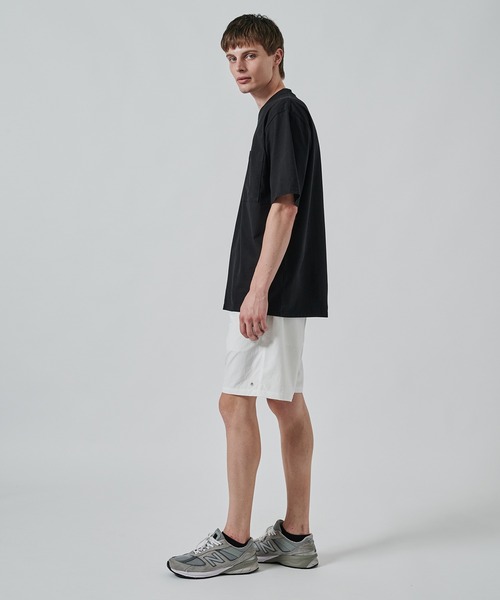 WHITE MOUNTAINEERING(ホワイトマウンテニアリング)の「【White Mountaineering】別注 ONE EYELET POCKET TEE(Tシャツ/カットソー・メンズ・ホワイト/ダークグレー/ブラック・2/1/3)」の14枚目の写真