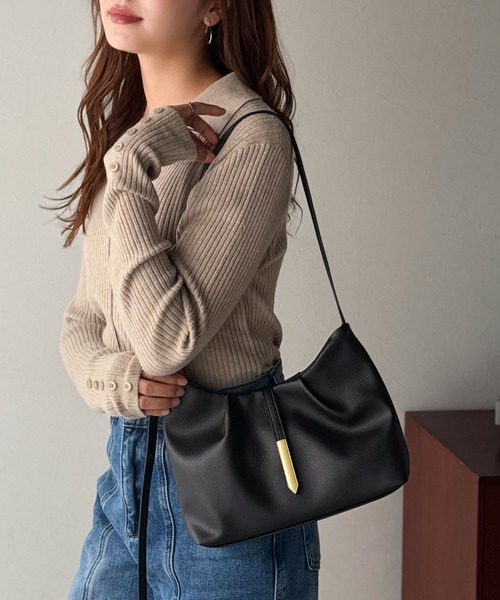 classicalelf(クラシカルエルフ)の「シンプルキレイめで高見えを叶える◎メタルパーツソフトシュリンクレザーバッグ(ショルダーバッグ・レディース・ブラック/アイボリー/ベージュ系・ONE SIZE)」の19枚目の写真