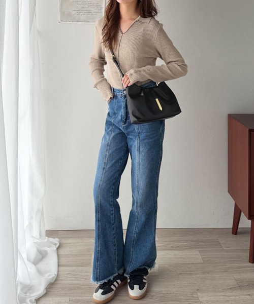 classicalelf(クラシカルエルフ)の「シンプルキレイめで高見えを叶える◎メタルパーツソフトシュリンクレザーバッグ(ショルダーバッグ・レディース・ブラック/アイボリー/ベージュ系・ONE SIZE)」の4枚目の写真