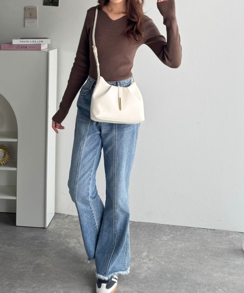 classicalelf(クラシカルエルフ)の「シンプルキレイめで高見えを叶える◎メタルパーツソフトシュリンクレザーバッグ(ショルダーバッグ・レディース・ブラック/アイボリー/ベージュ系・ONE SIZE)」の18枚目の写真