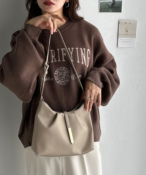 classicalelf(クラシカルエルフ)の「シンプルキレイめで高見えを叶える◎メタルパーツソフトシュリンクレザーバッグ(ショルダーバッグ・レディース・ブラック/アイボリー/ベージュ系・ONE SIZE)」の22枚目の写真