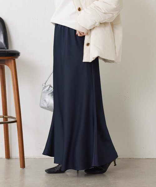 Jena espace merveilleux(ジェナ エスパスメルヴェイユ)の「【新色登場】サテンロングスカート(スカート・レディース・ブラック/ベージュ/キャメル/イエロー/ネイビー・FREE)」の3枚目の写真