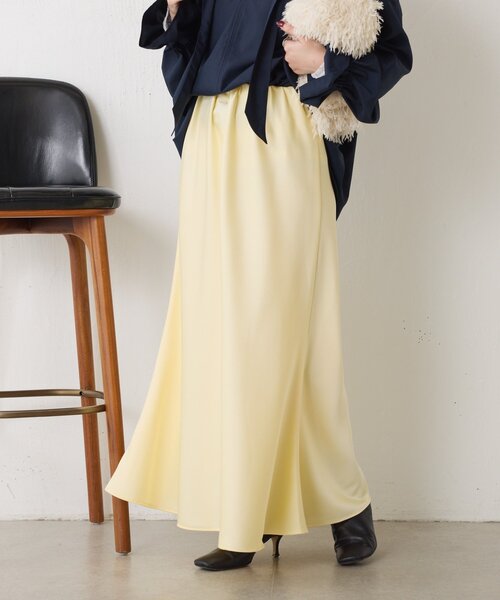 Jena espace merveilleux(ジェナ エスパスメルヴェイユ)の「【新色登場】サテンロングスカート(スカート・レディース・ブラック/ベージュ/キャメル/イエロー/ネイビー・FREE)」の4枚目の写真