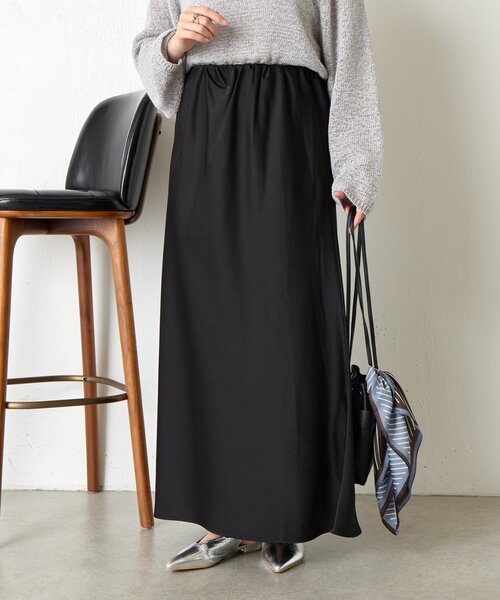 Jena espace merveilleux(ジェナ エスパスメルヴェイユ)の「【新色登場】サテンロングスカート(スカート・レディース・ブラック/ベージュ/キャメル/イエロー/ネイビー・FREE)」の9枚目の写真
