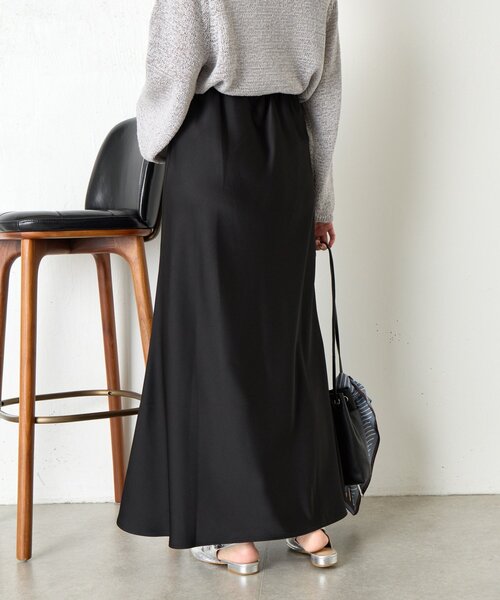 Jena espace merveilleux(ジェナ エスパスメルヴェイユ)の「【新色登場】サテンロングスカート(スカート・レディース・ブラック/ベージュ/キャメル/イエロー/ネイビー・FREE)」の12枚目の写真