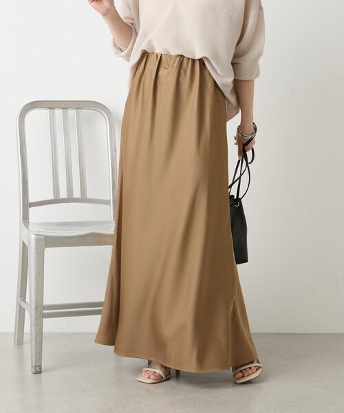 Jena espace merveilleux(ジェナ エスパスメルヴェイユ)の「【新色登場】サテンロングスカート(スカート・レディース・ブラック/ベージュ/キャメル/イエロー/ネイビー・FREE)」の15枚目の写真